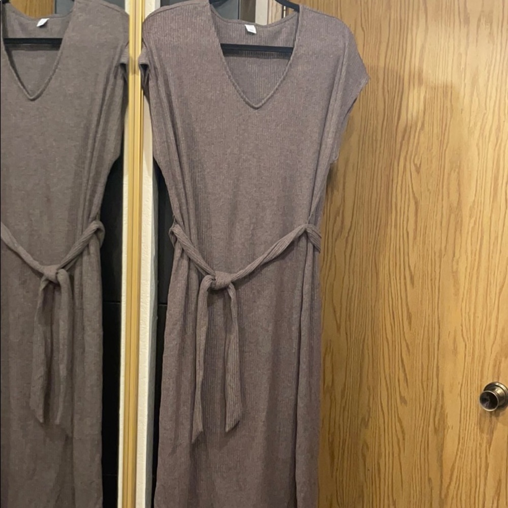 🚫🏷️ NWOT Sweater Midi Dress